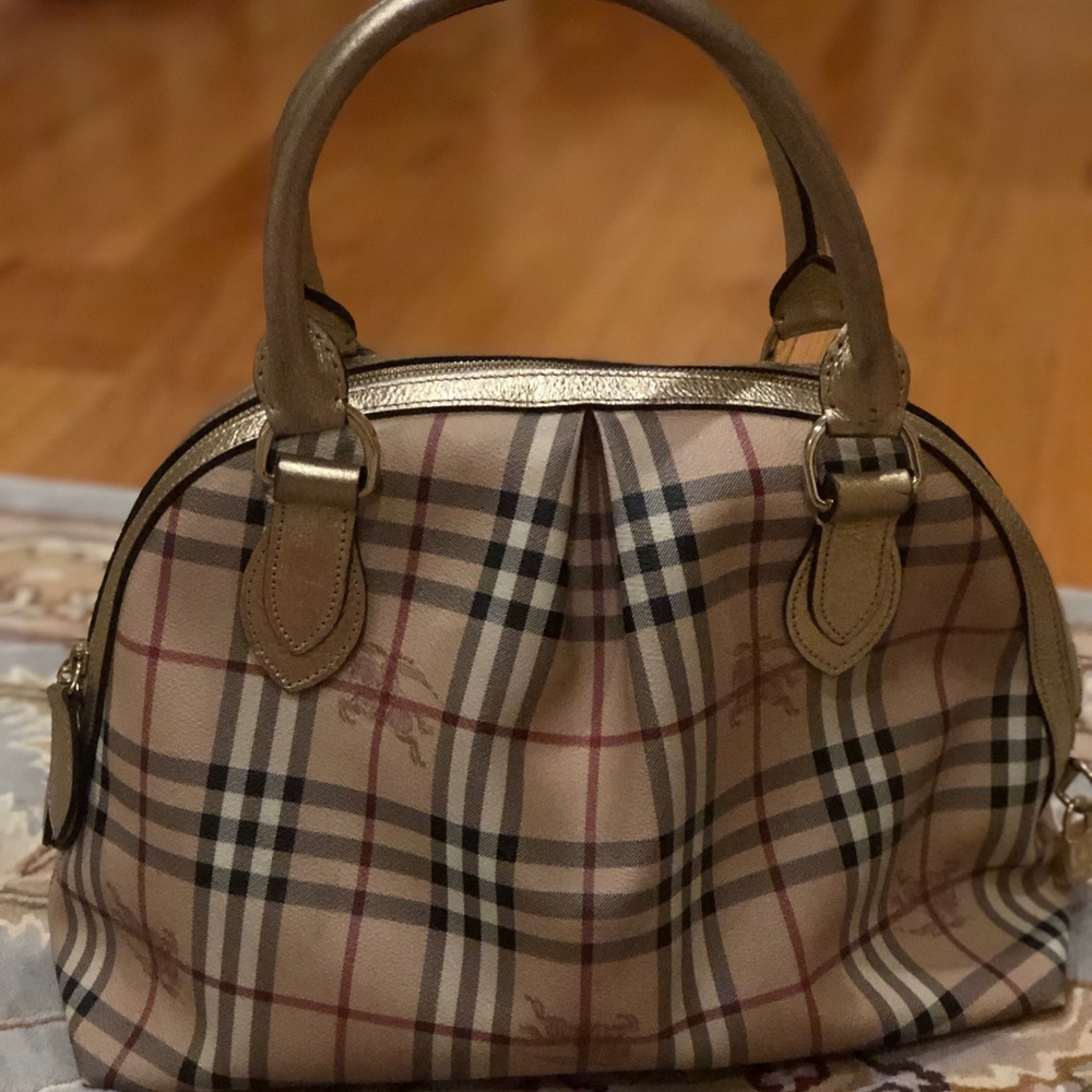 Burberry bag 🌼